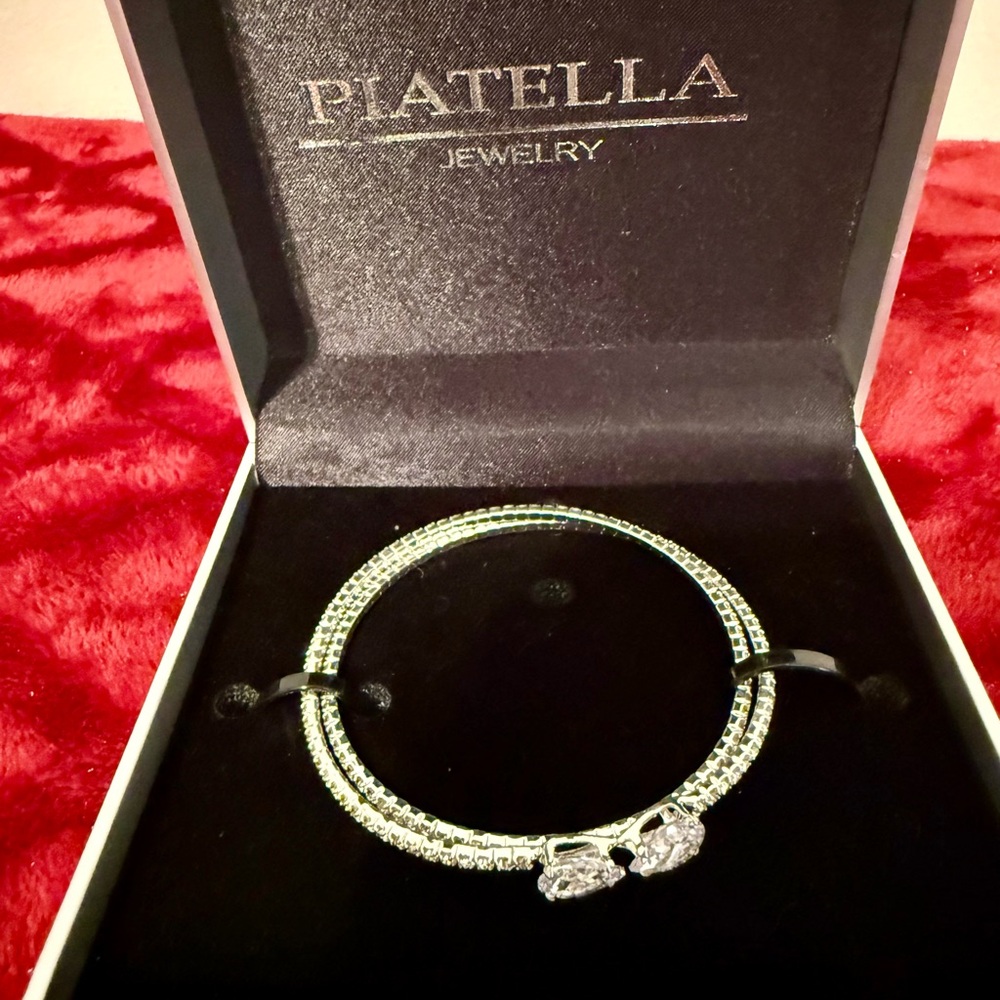 Piattelli Silver Crystal Bow Bangle